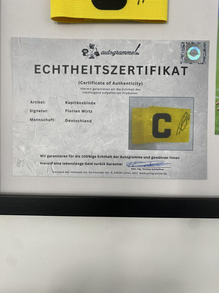Kapitänsbinde Florian Wirtz signiert im Rahmen Deutschland Fußball Autogramm