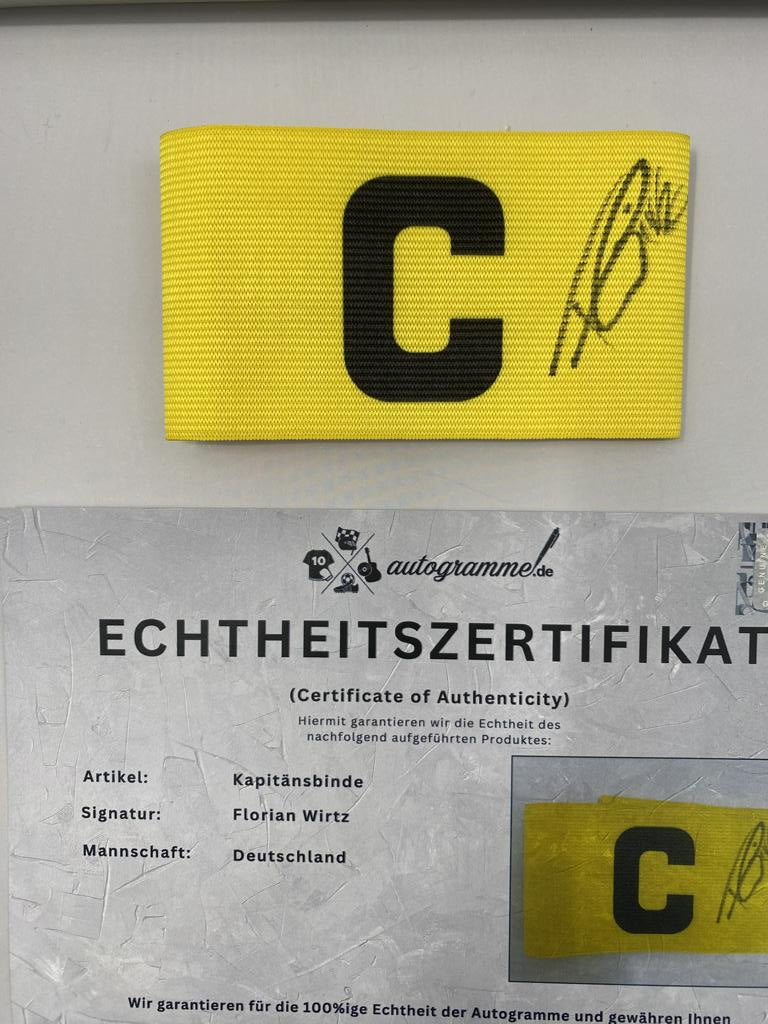 Kapitänsbinde Florian Wirtz signiert im Rahmen Deutschland Fußball Autogramm