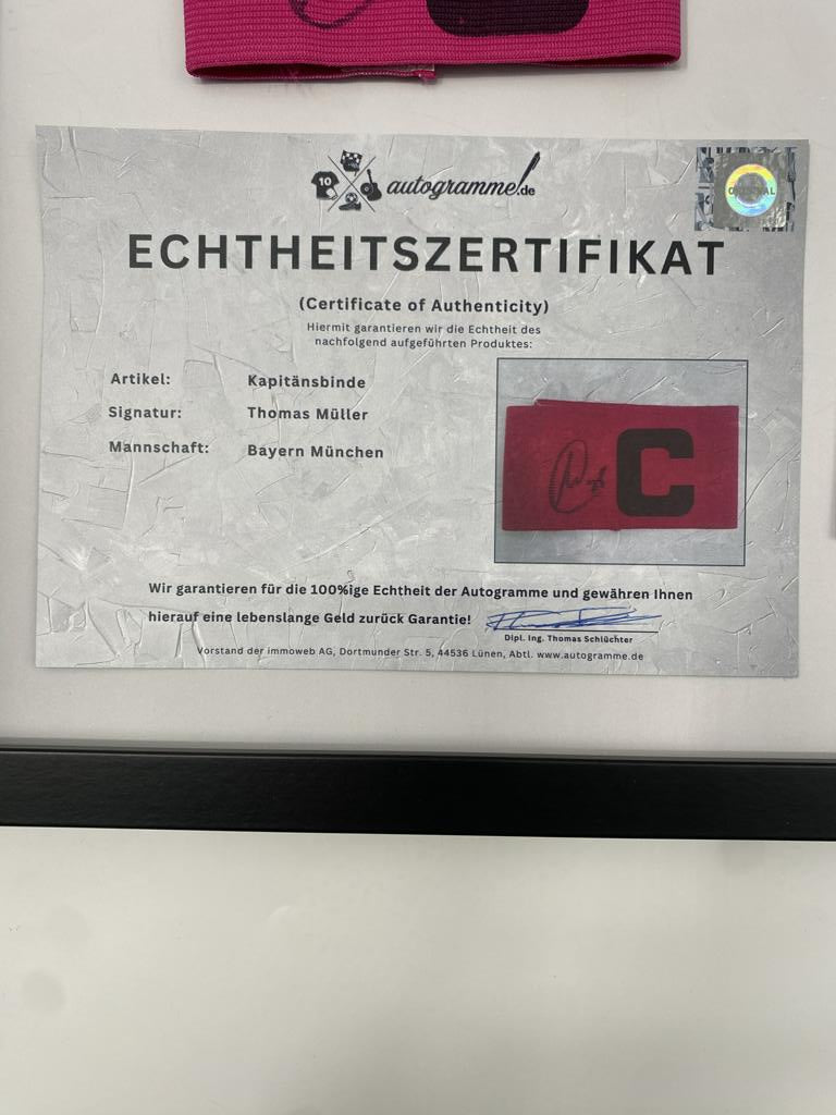Kapitänsbinde Thomas Müller signiert im Rahmen Bayern München Autogramm COA