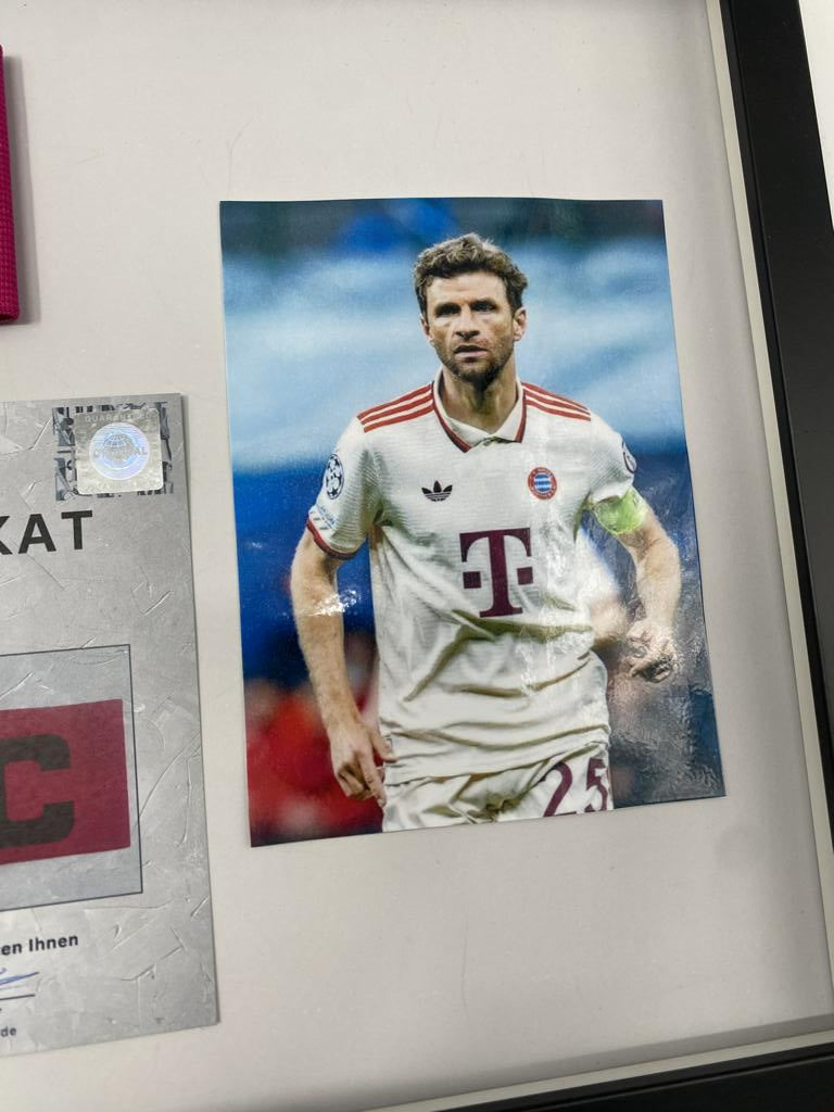 Kapitänsbinde Thomas Müller signiert im Rahmen Bayern München Autogramm COA