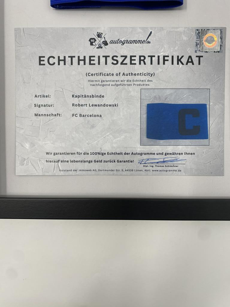 Kapitänsbinde Robert Lewandowski signiert im Rahmen FC Barcelona Fußball Autogramm