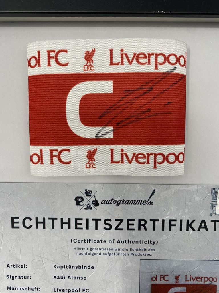 Kapitänsbinde Xabi Alonso signiert im Rahmen Liverpool FC Fußball Autogramm