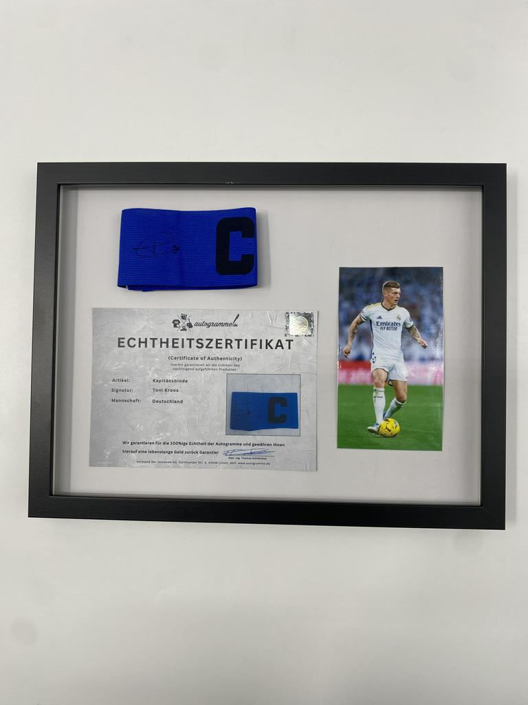 Kapitänsbinde Toni Kroos signiert im Rahmen Deutschland Fußball Autogramm