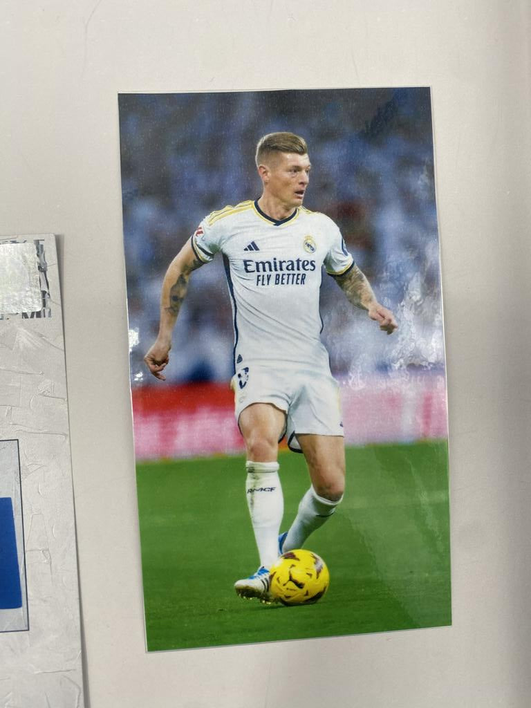 Kapitänsbinde Toni Kroos signiert im Rahmen Deutschland Fußball Autogramm