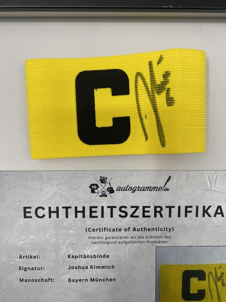 Kapitänsbinde Joshua Kimmich signiert im Rahmen Bayern München Autogramm COA