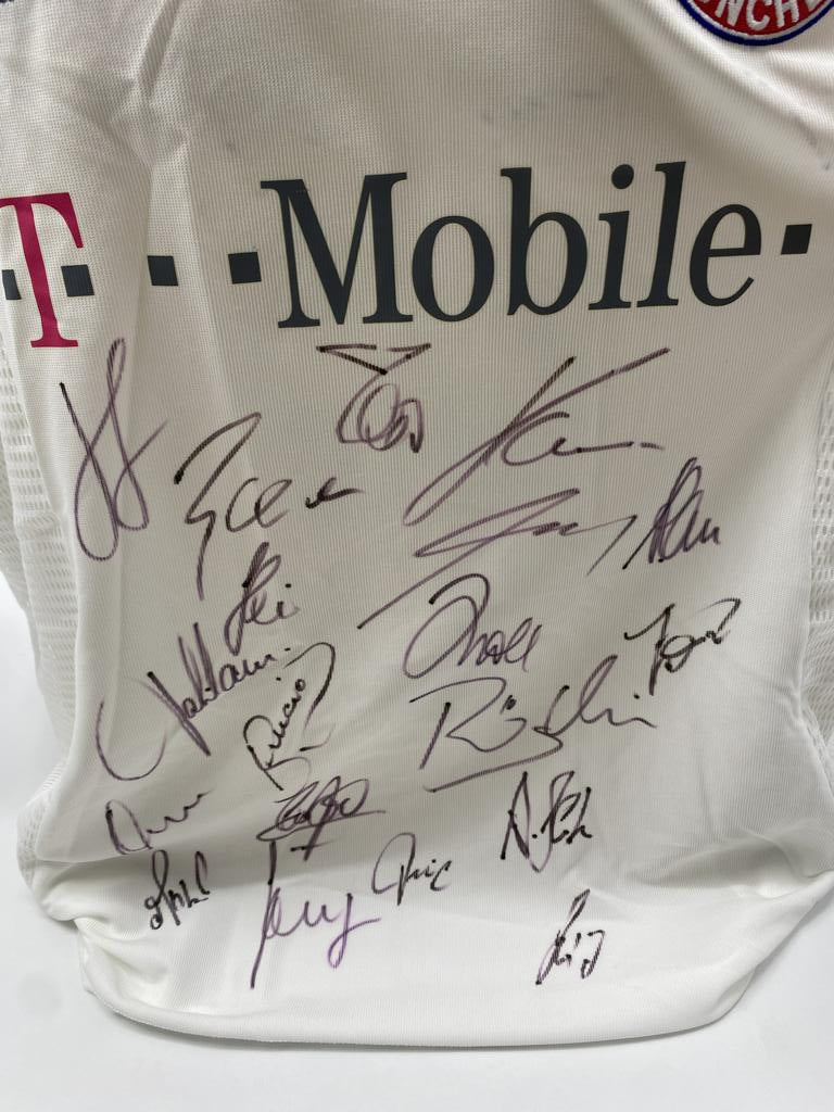 Bayern Munich jersey 2003/2004, team signed, autographed, COA, Adidas XL