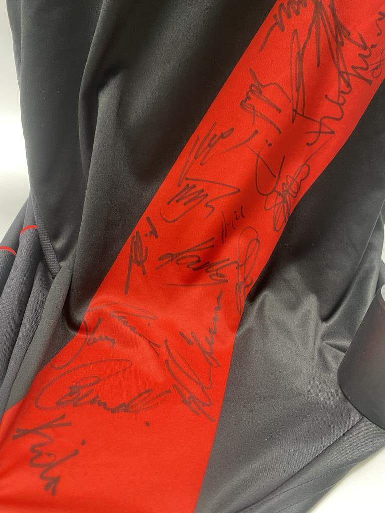 Bayer Leverkusen jersey 2010/2011, team signed, autographed, COA, Adidas, XL