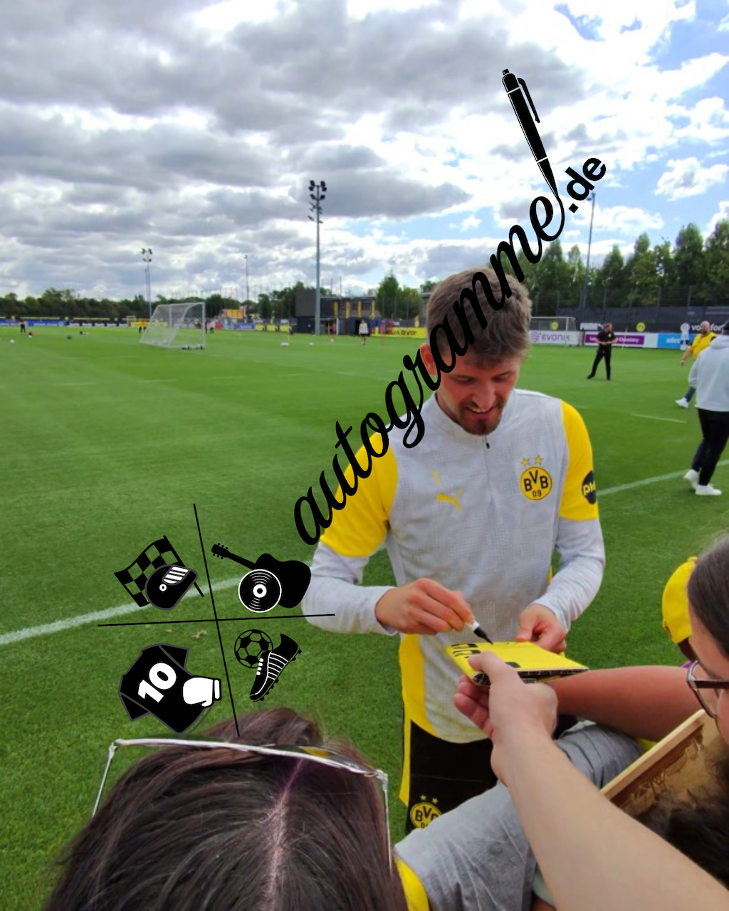 Kapitänsbinde Gregor Kobel signiert im Rahmen Borussia Dortmund COA Fußball