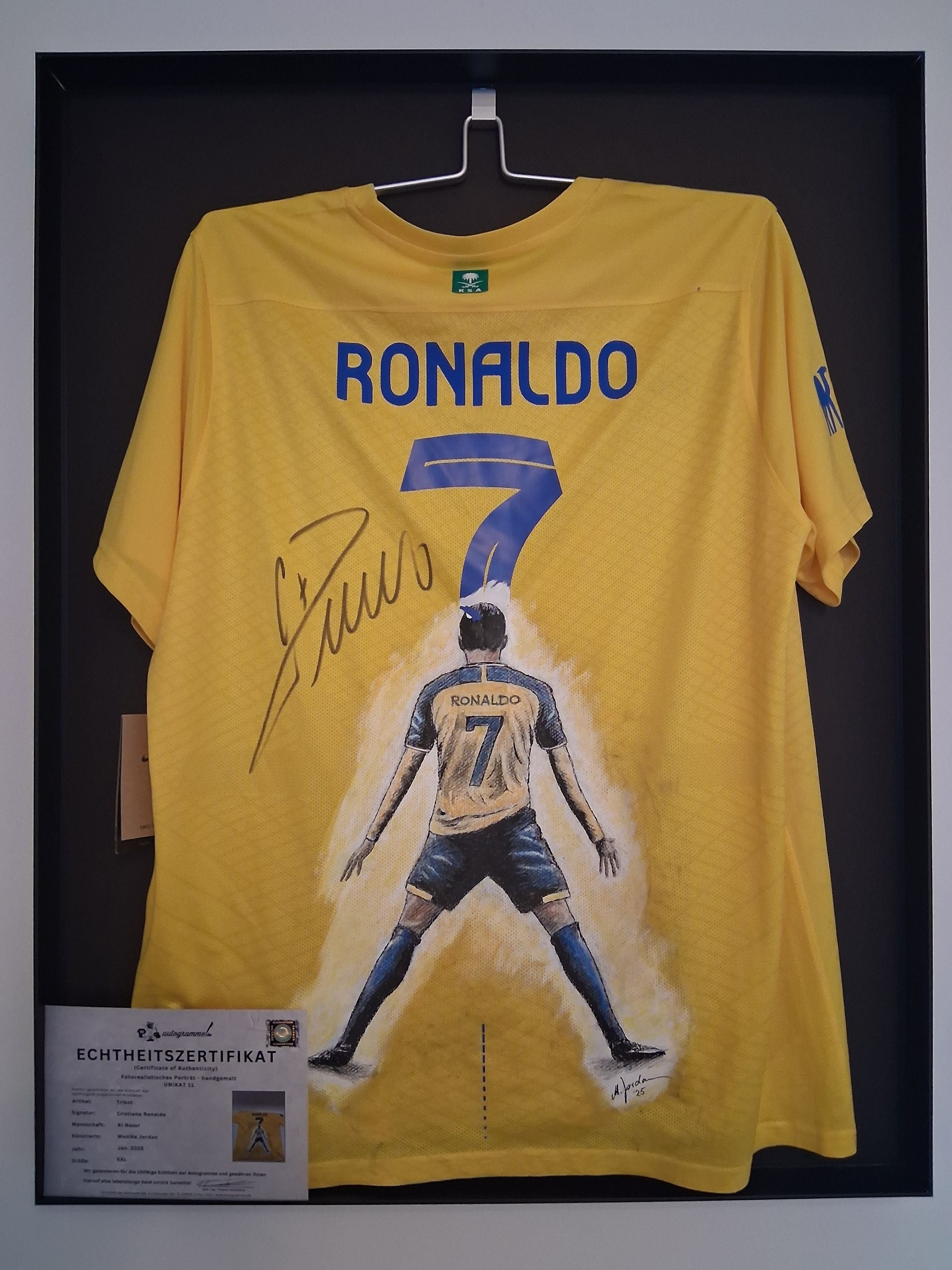 Al Nassr jersey portrait ronaldo hand painted and signed in the framework of XXL