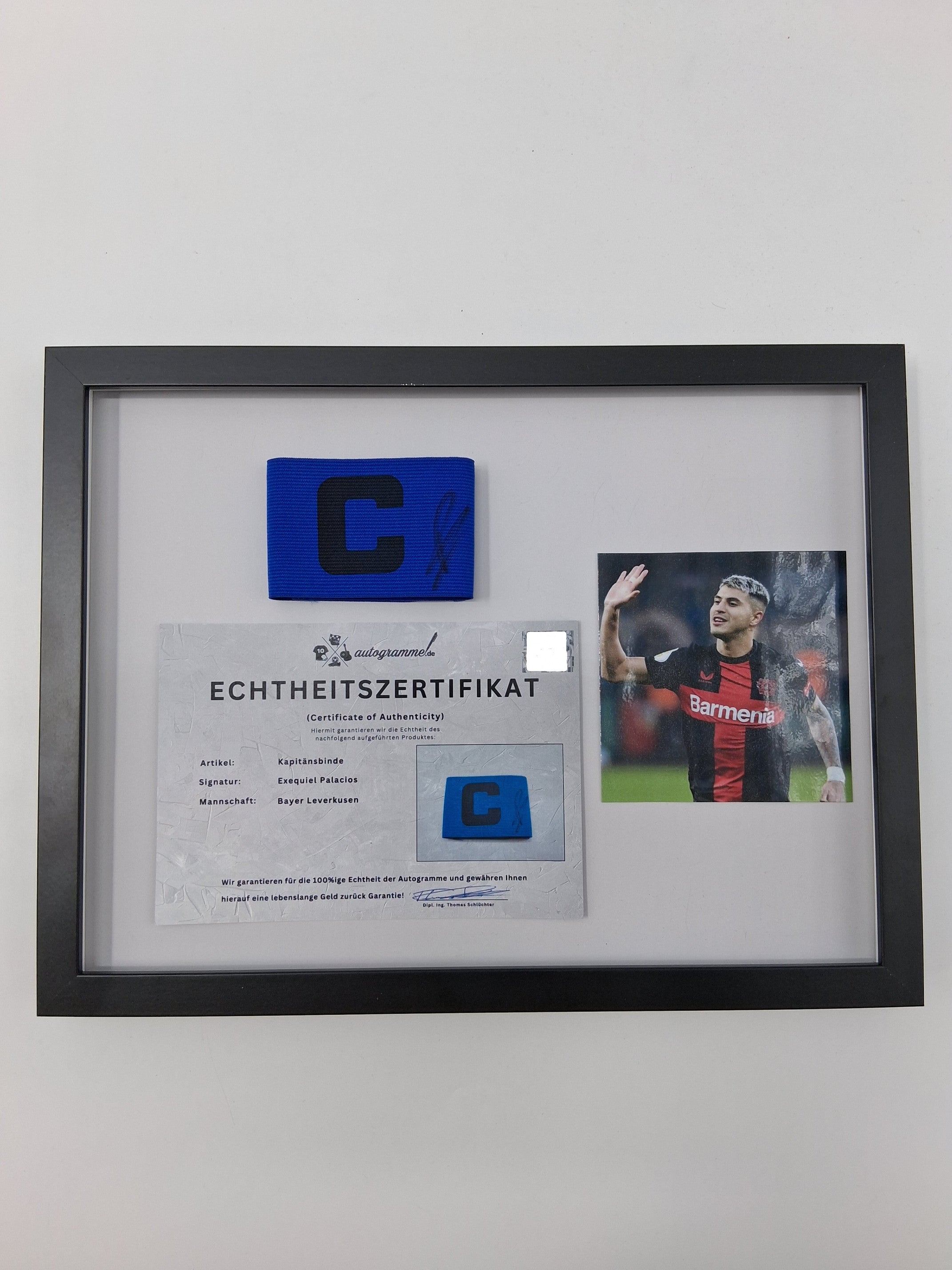 Captain's armband Exequiel Palacios signed in frame, autograph Bayer 04 Leverkusen