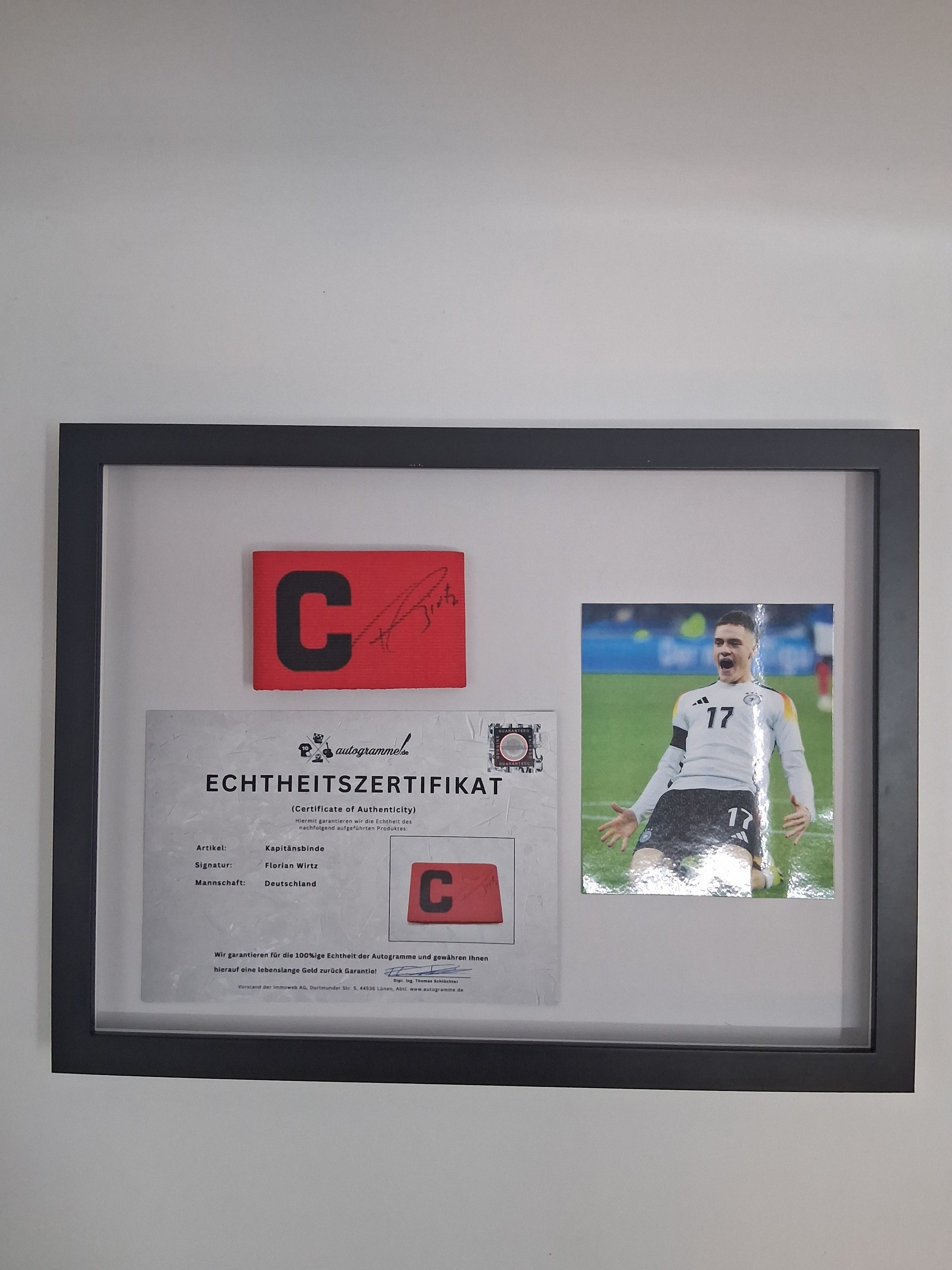 Kapitänsbinde Florian Wirtz signiert im Rahmen Deutschland Autogramm COA