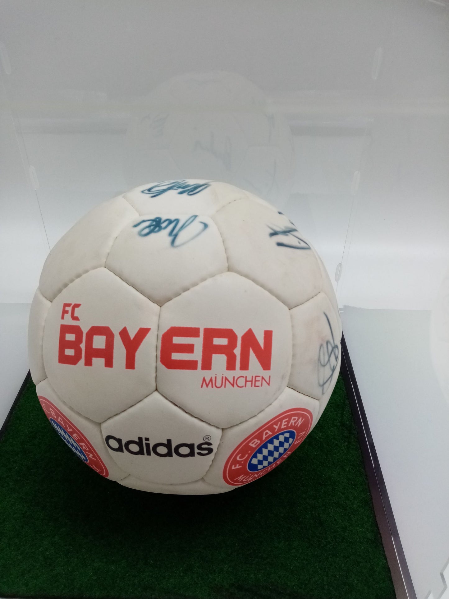 Bayern Munich football team signed 1996/1997 autographs Bundesliga Ball FCB
