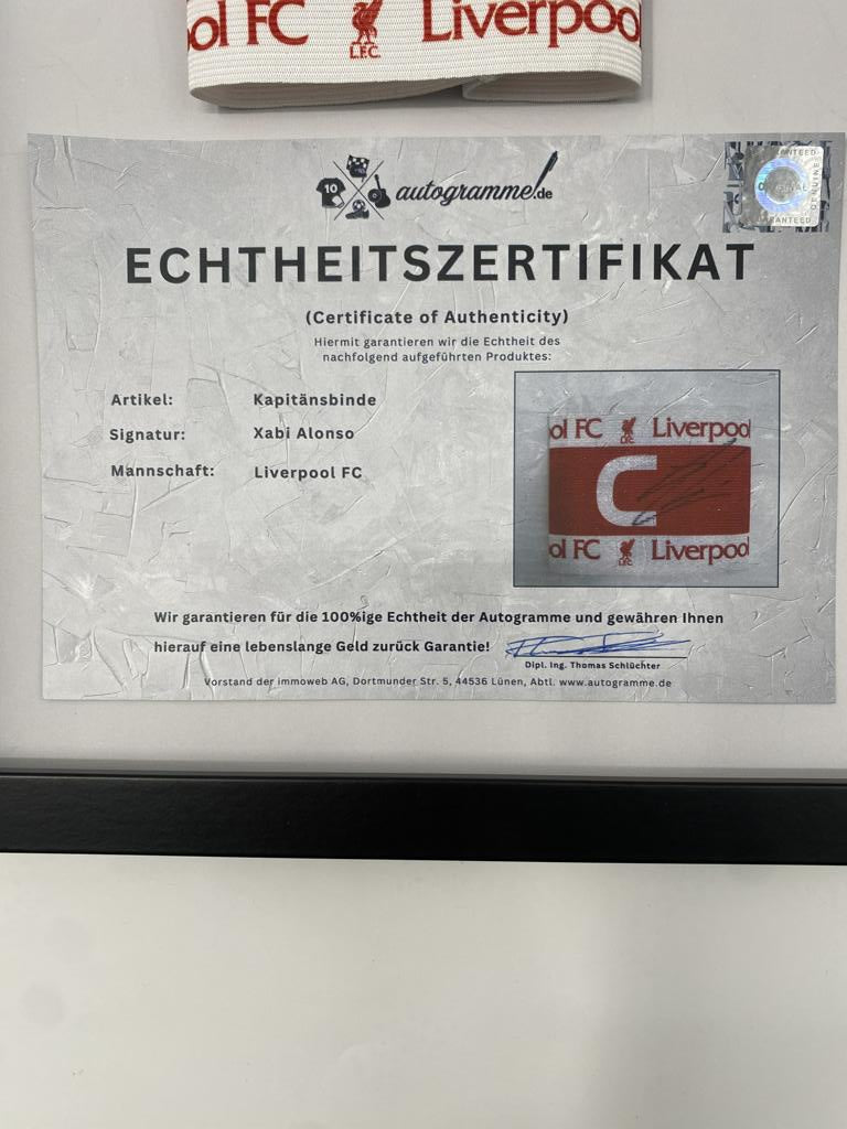 Kapitänsbinde Xabi Alonso signiert im Rahmen Liverpool FC Fußball Autogramm