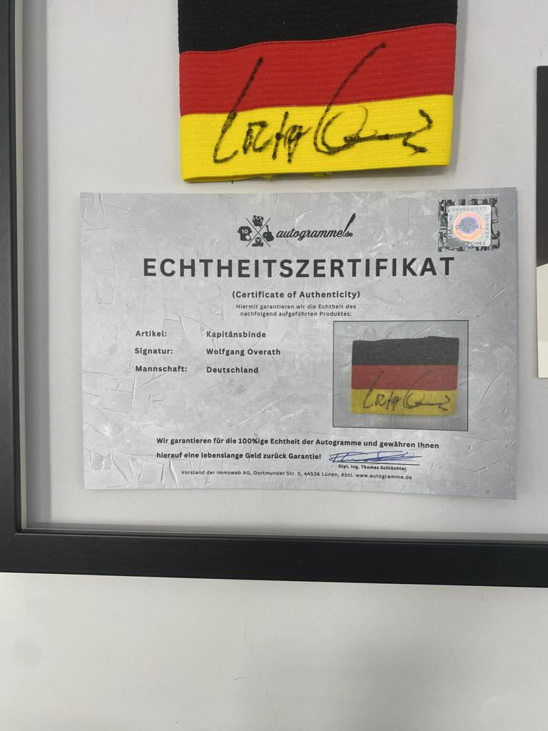 Kapitänsbinde Wolfgang Overath signiert im Rahmen Deutschland Autogramm COA