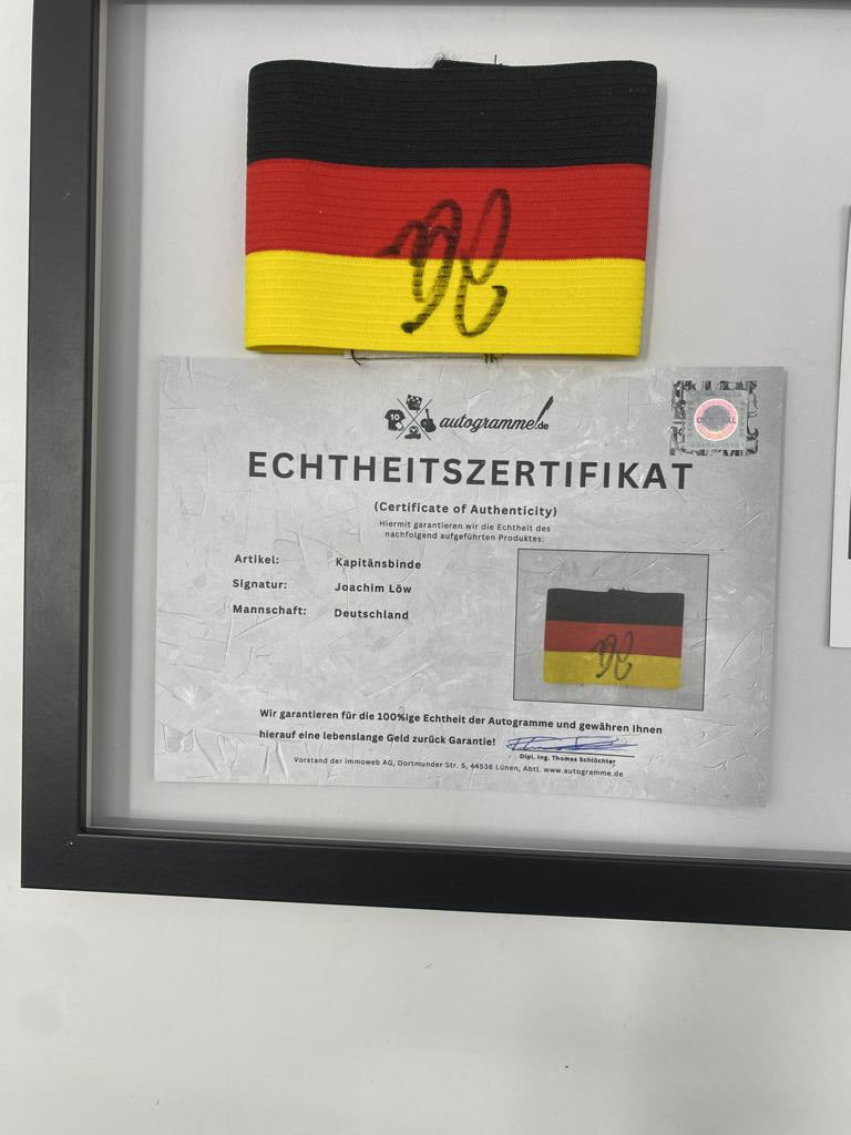 Kapitänsbinde Joachim Löw signiert im Rahmen Deutschland Autogramm COA Fußball