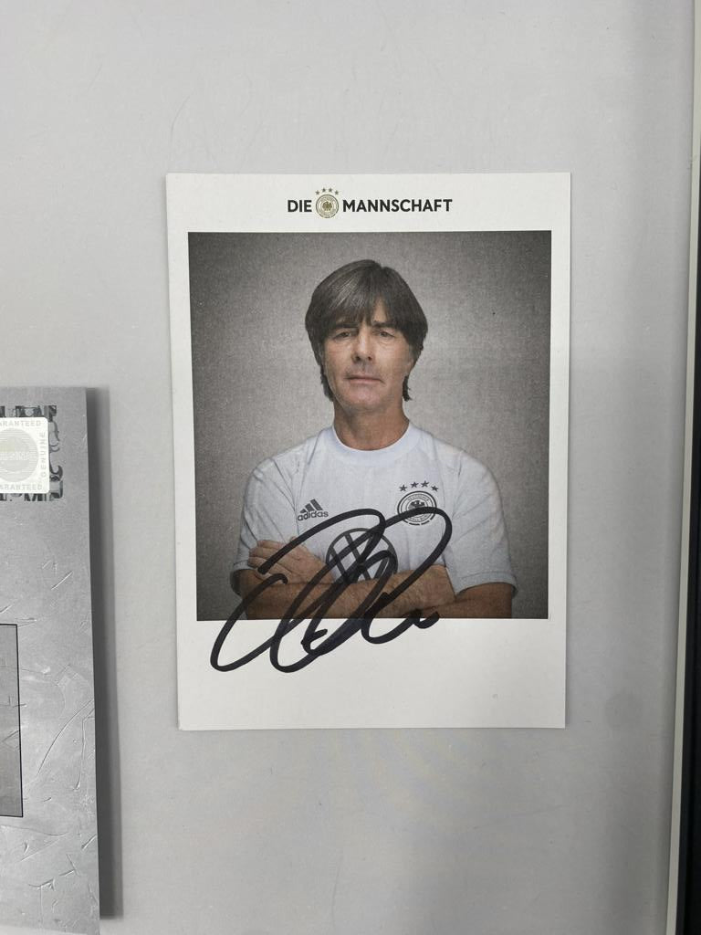 Kapitänsbinde Joachim Löw signiert im Rahmen Deutschland Autogramm COA Fußball