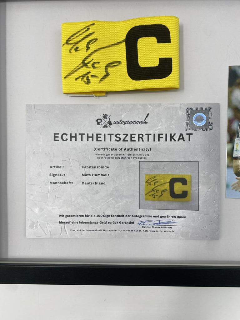 Kapitänsbinde Mats Hummels signiert im Rahmen Deutschland Autogramm COA Fußball