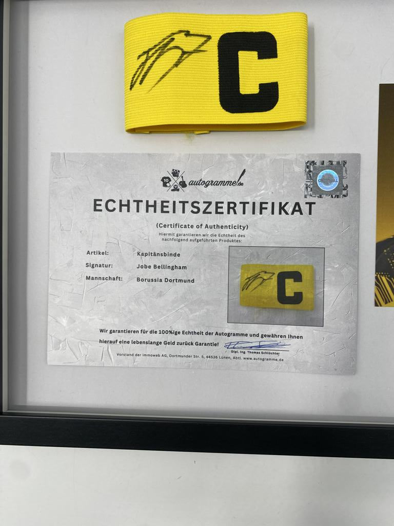Kapitänsbinde Jobe Bellingham signiert im Rahmen Borussia Dortmund COA Fußball