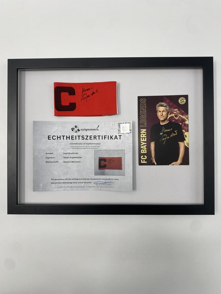 Kapitänsbinde Klaus Augenthaler signiert im Rahmen Bayern München Fußball Autogramm