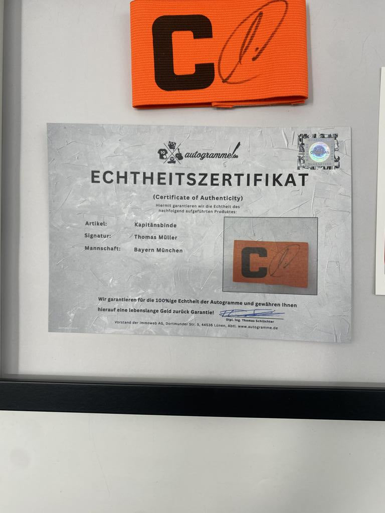Captain's armband signed by Thomas Müller in a Bayern Munich autograph COA
