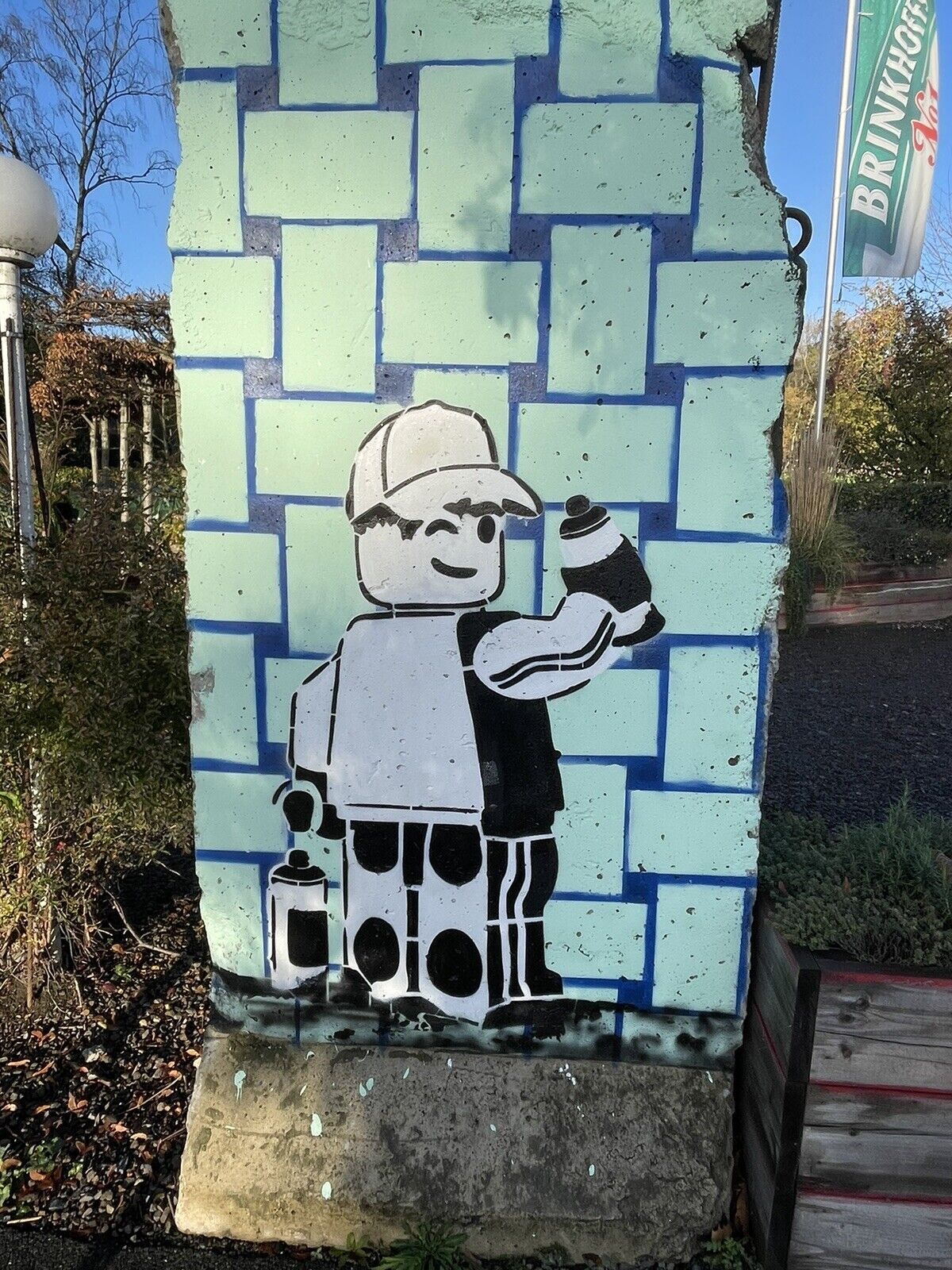 mino art bemalte Berliner Mauer - Echtes Mauerelement -segment