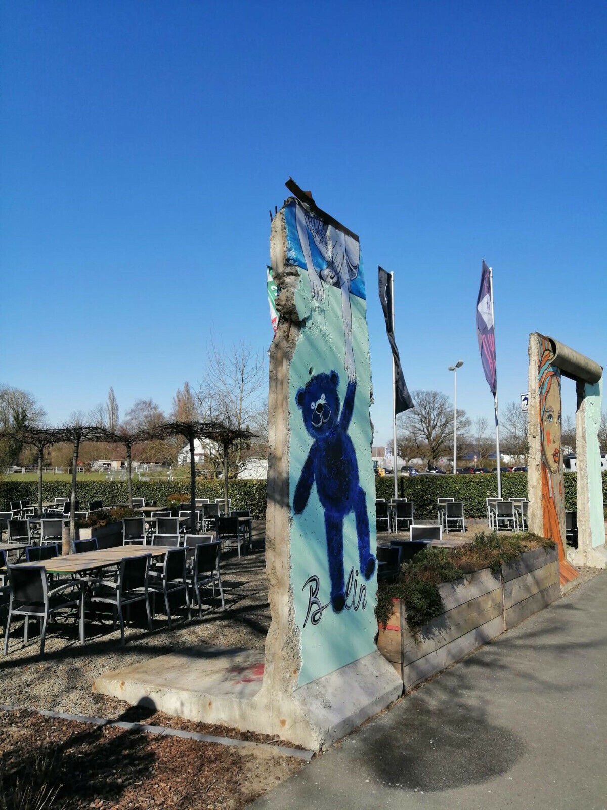 mino art bemalte Berliner Mauer - Echtes Mauerelement -segment