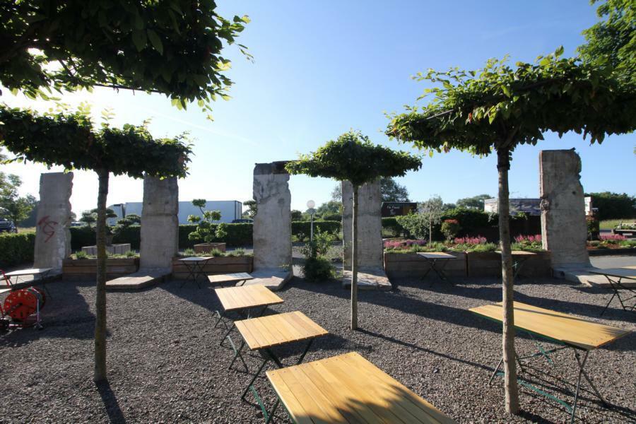 Kiddy Citny bemalte Berliner Mauer - Echtes Mauerelement -segment