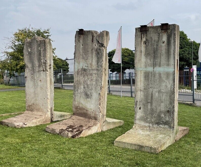 Berlin Wall - Real Wall Element Incl. Delivery