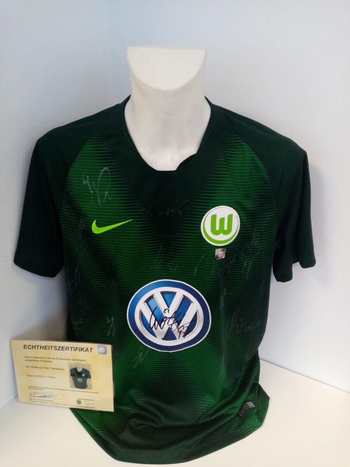 VfL Wolfsburg jersey 2018/2019 team signed autograph football bundesliga nike l