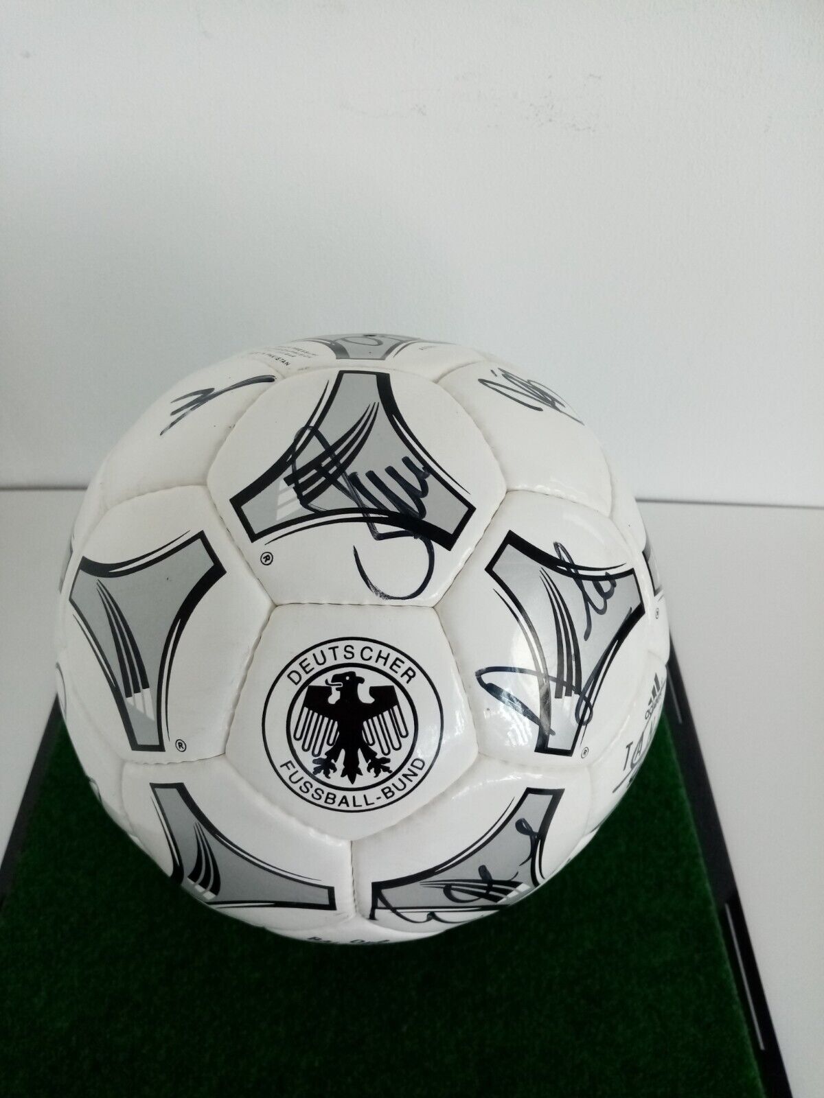 Fußball Teamsigniert WM 1998 in Vitrine DFB  Autogramm Adidas Unterschrift COA
