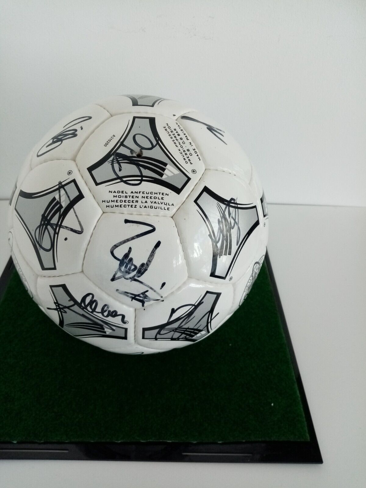 Fußball Teamsigniert WM 1998 in Vitrine DFB  Autogramm Adidas Unterschrift COA