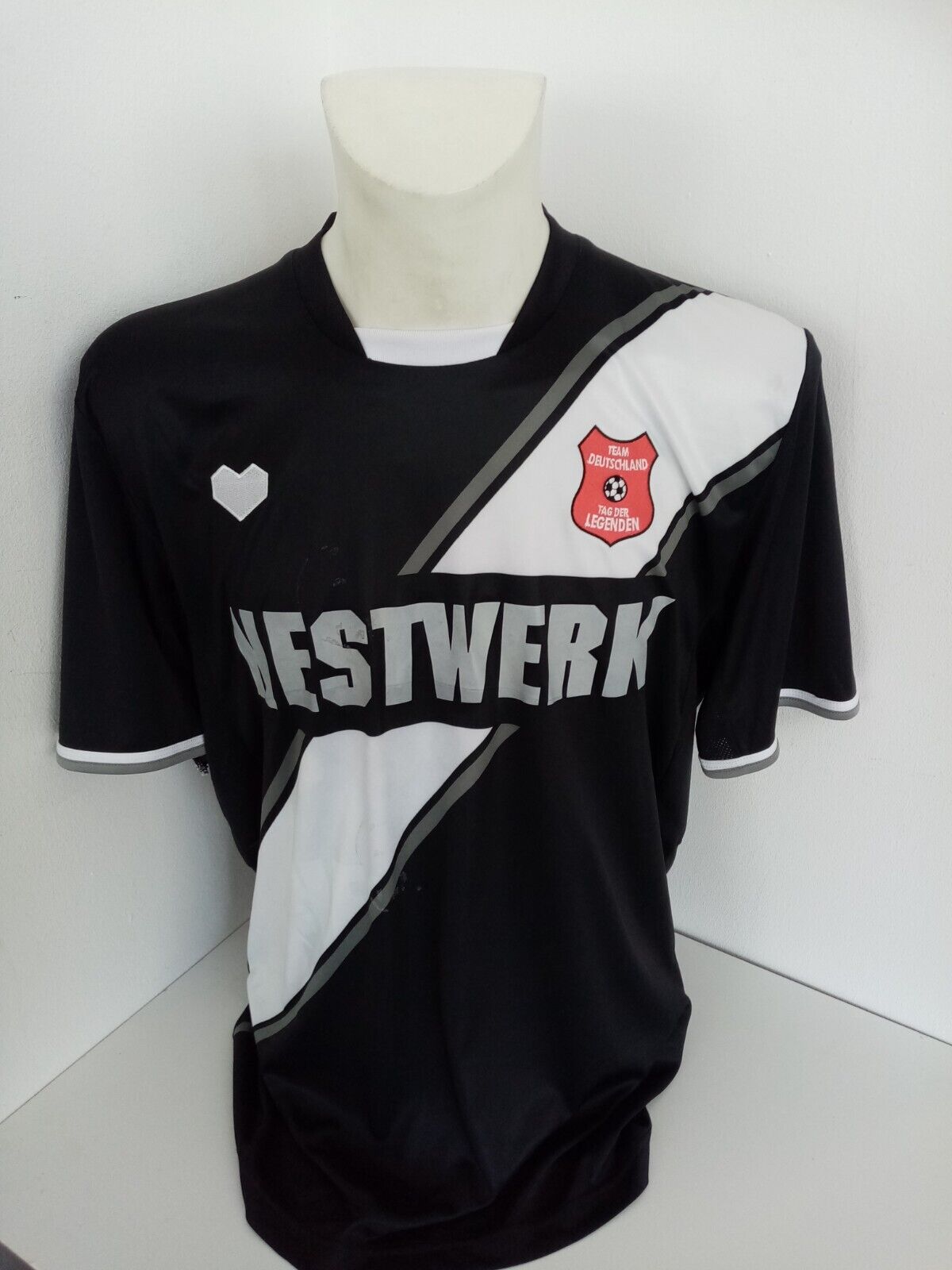 Tag der Legenden Trikot Fredi Bobic signiert Nestwerk Autogramm Fußball COA L