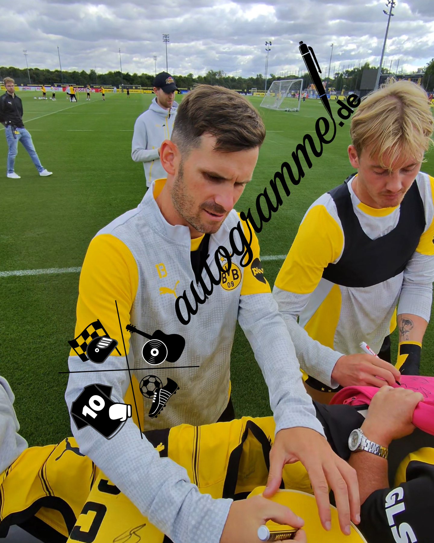 Borussia Dortmund Trainingsshirt Pascal Groß signiert Puma COA  Autogramm S