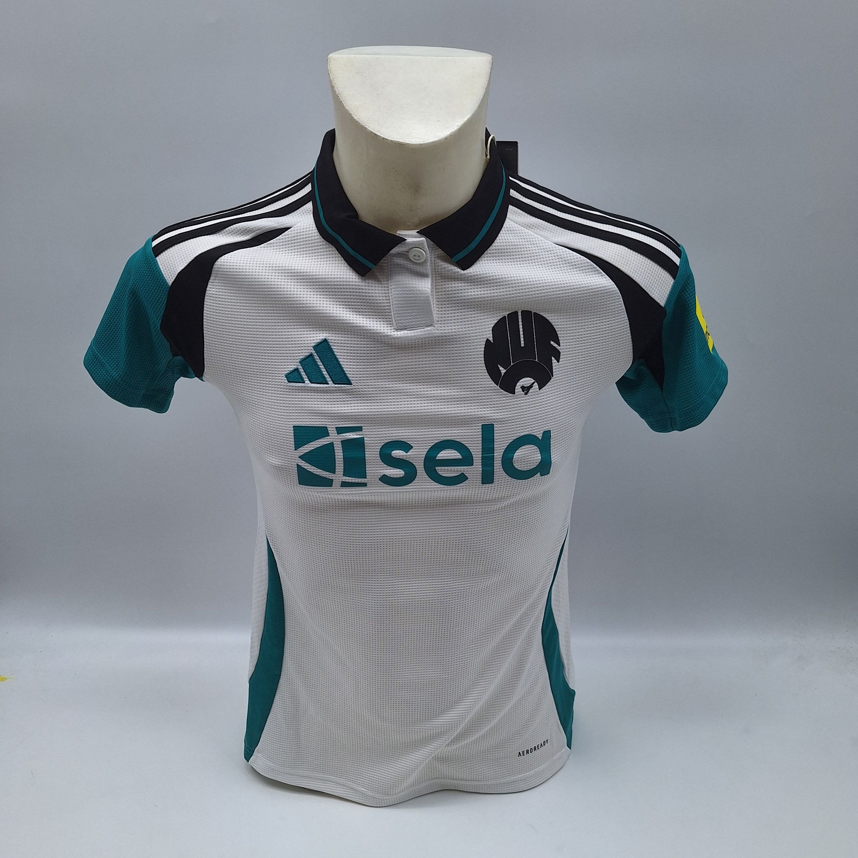 Newcastle United Trikot Alexander Isak signiert Autogramm Fußball Adidas XS