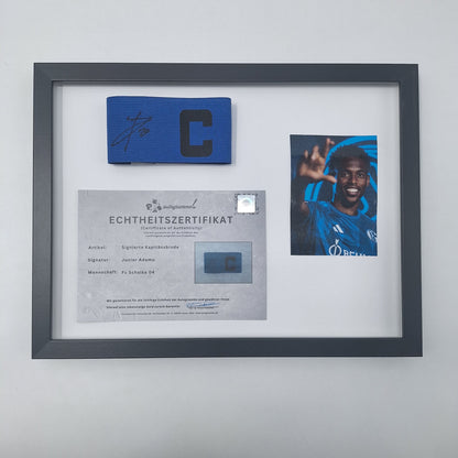 Kapitänsbinde Junior Adamu signiert im Rahmen Schalke 04 COA blau