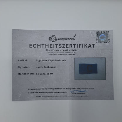 Kapitänsbinde Janik Bachmann signiert im Rahmen Schalke 04 COA blau