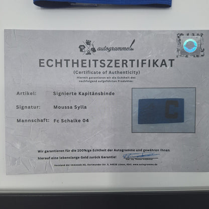 Kapitänsbinde Moussa Sylla signiert im Rahmen Schalke 04 COA blau