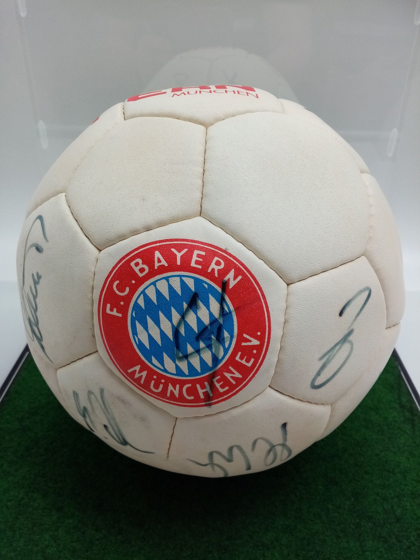 FC Bayern Football Team signed 1996/1997 signature autograph FCB ball