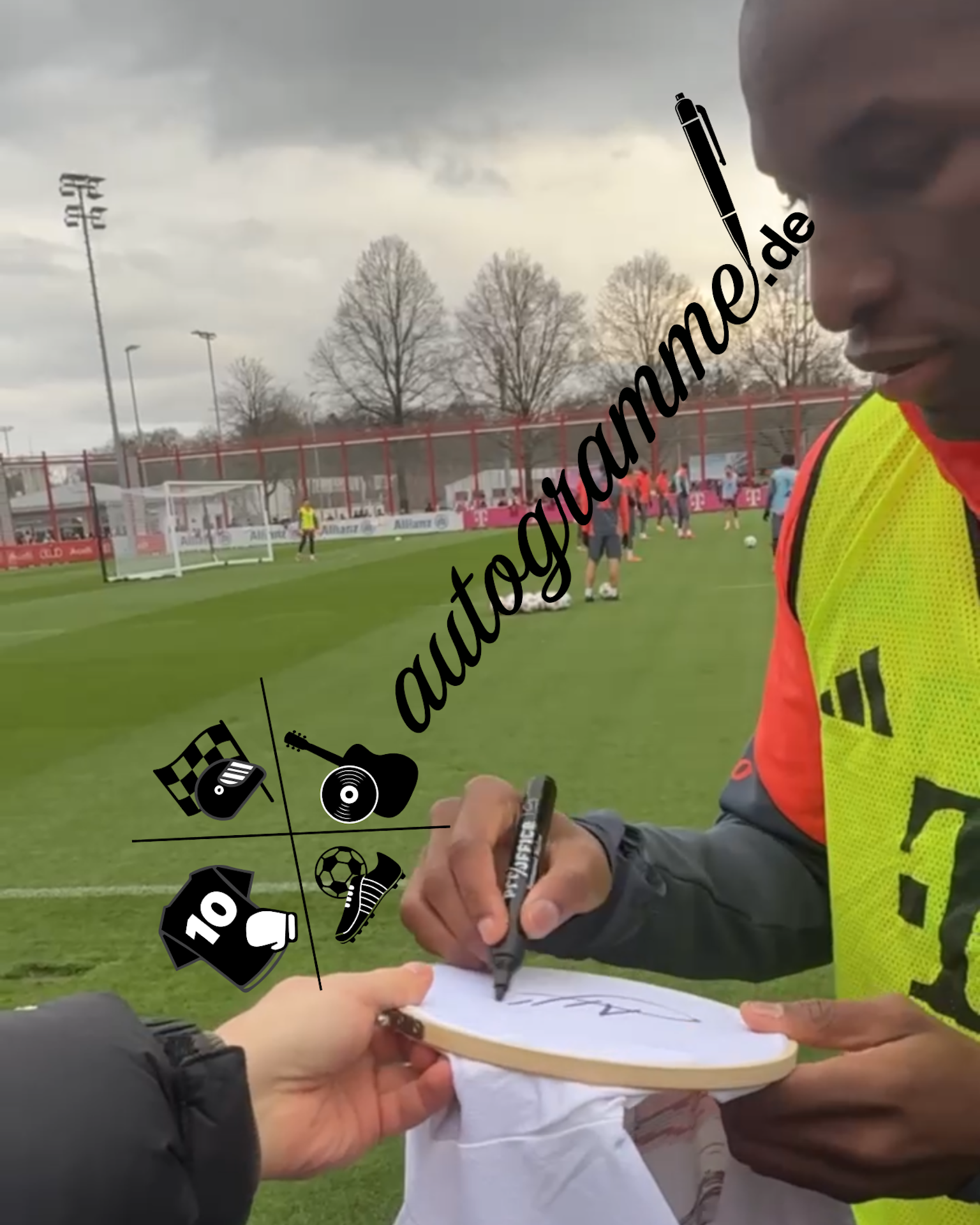 Bayern München Trikot Nicolas Jackson signiert Autogramm Adidas COA M