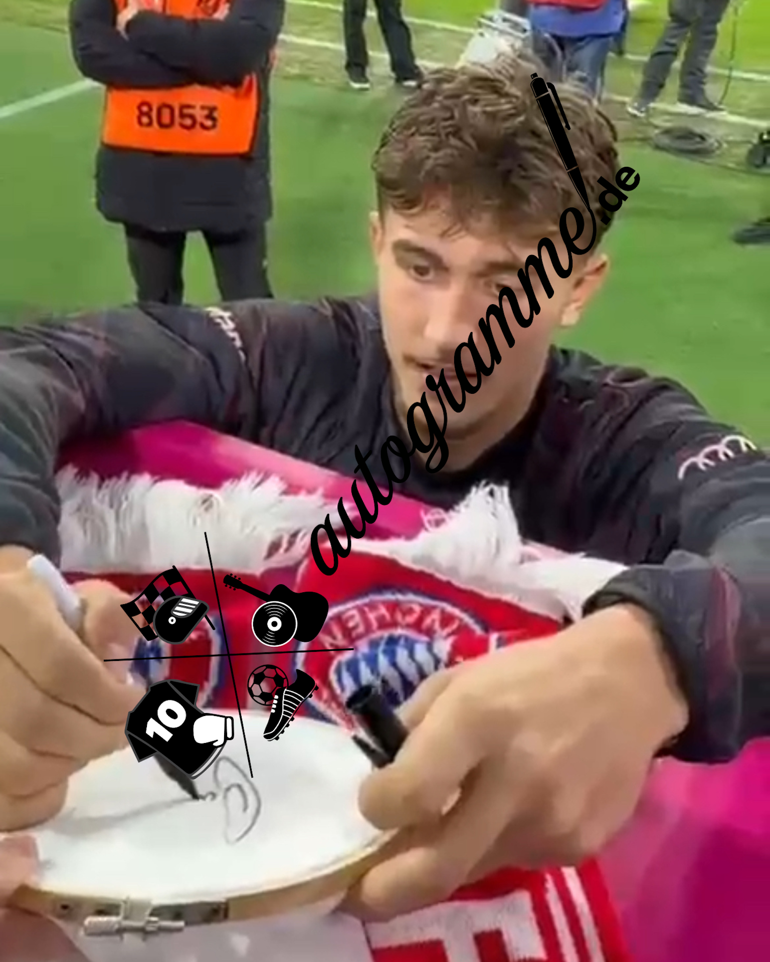 Bayern München Trikot Tom Bischof signiert Autogramm Adidas COA M