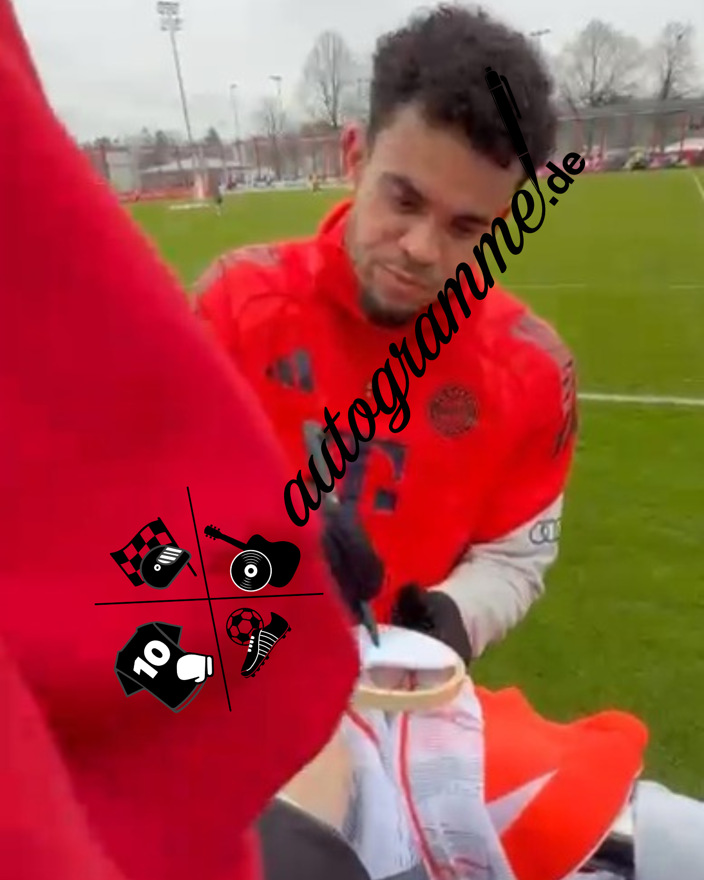 Bayern München Trikot Luis Diaz signiert im Rahmen COA Adidas 152