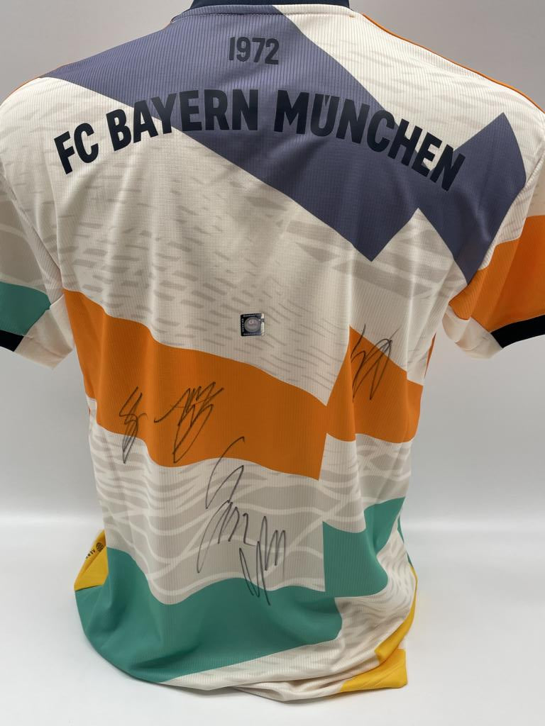 Bayern München Trikot Olympiastadion 2022/2023 signiert COA M Adidas