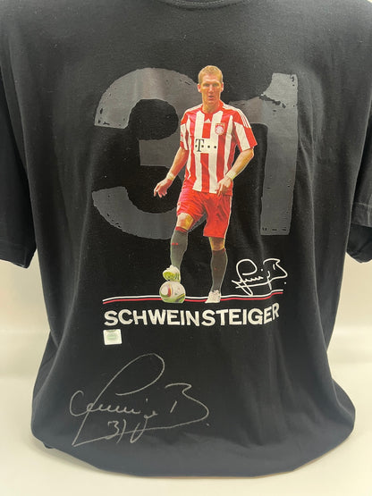 Bayern Munich T-shirt signed by Bastian Schweinsteiger, FCB XL