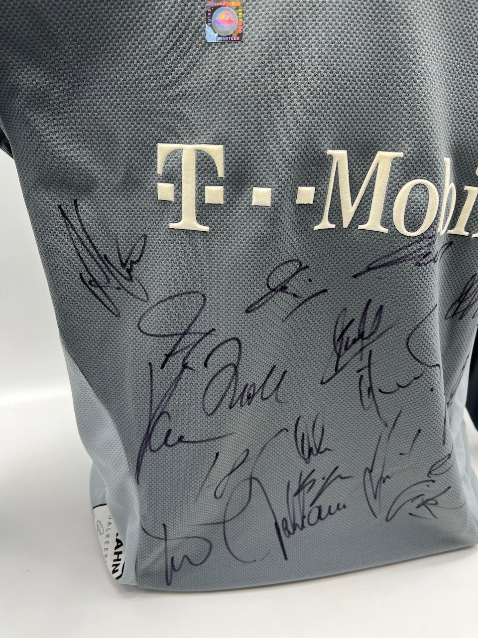Bayern Munich jersey 2001/2002, team signed, autographed, Adidas size S