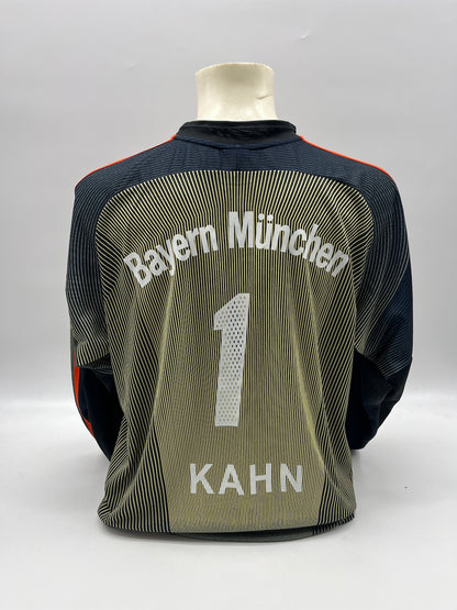 Bayern Munich jersey 2003/2004, team signed, autographed, Adidas M