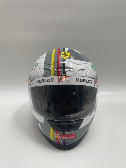 Sebastian Vettel Formula 1 helmet signature and certificate of authenticity 1: 1