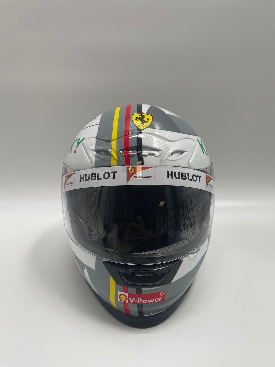 Sebastian Vettel Formula 1 helmet signature and certificate of authenticity 1: 1