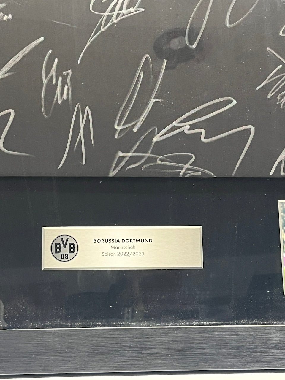 Borussia Dortmund Sondertrikot 2022/2023 Teamsigniert im Rahmen Puma BVB