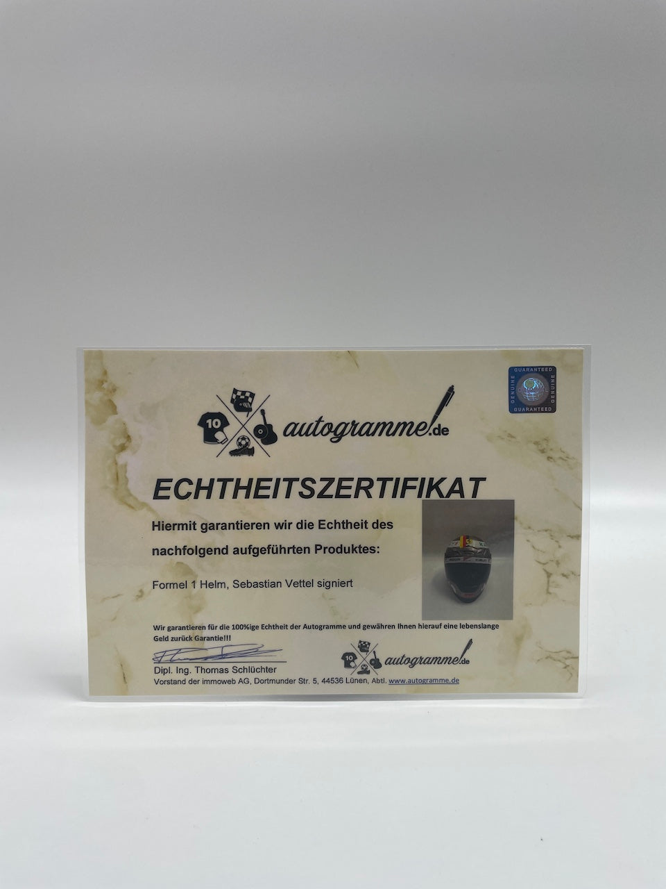 Sebastian Vettel Formula 1 helmet autograph and certificate of authenticity 1: 1