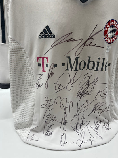 Bayern Munich jersey 2002/2003/2004, team signed, autographed, Adidas, 2XL